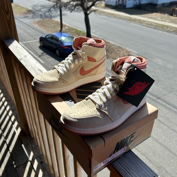 Jordan 1 Size 10 brand new dead stock BUY 1 GET 1 HALF% OFF - Picture 1 of 7
